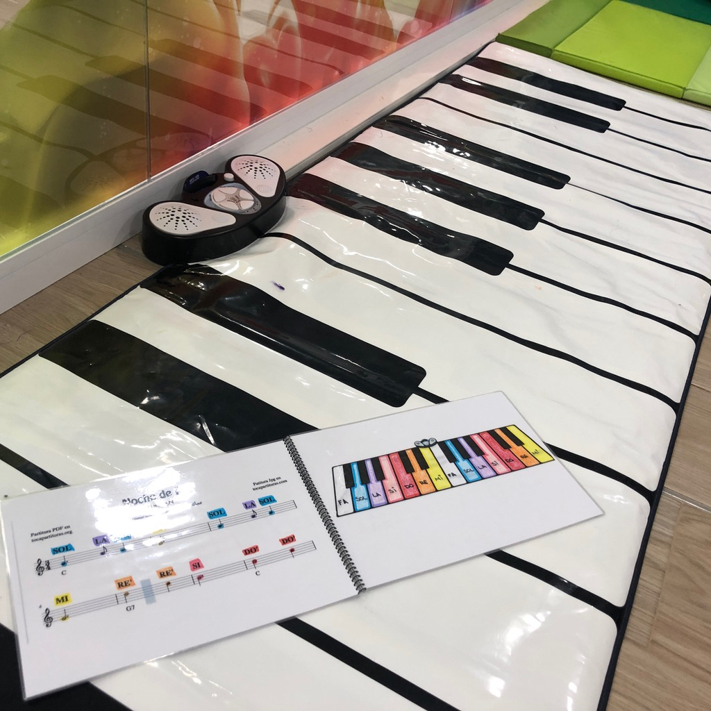 Piano gigante de suelo
